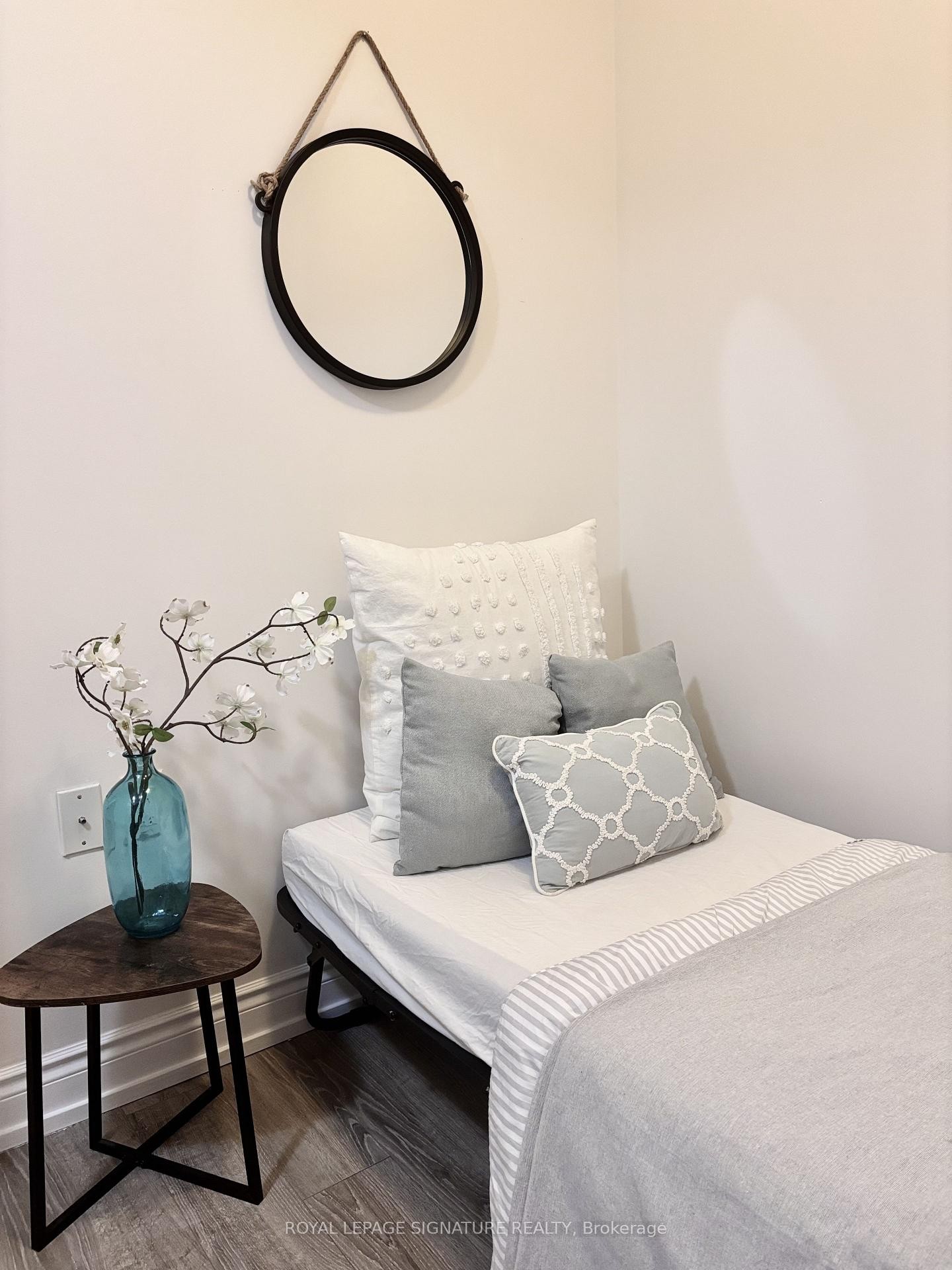 710-9600 Yonge Street, Richmond Hill, ON - Indoor Photo Showing Bedroom