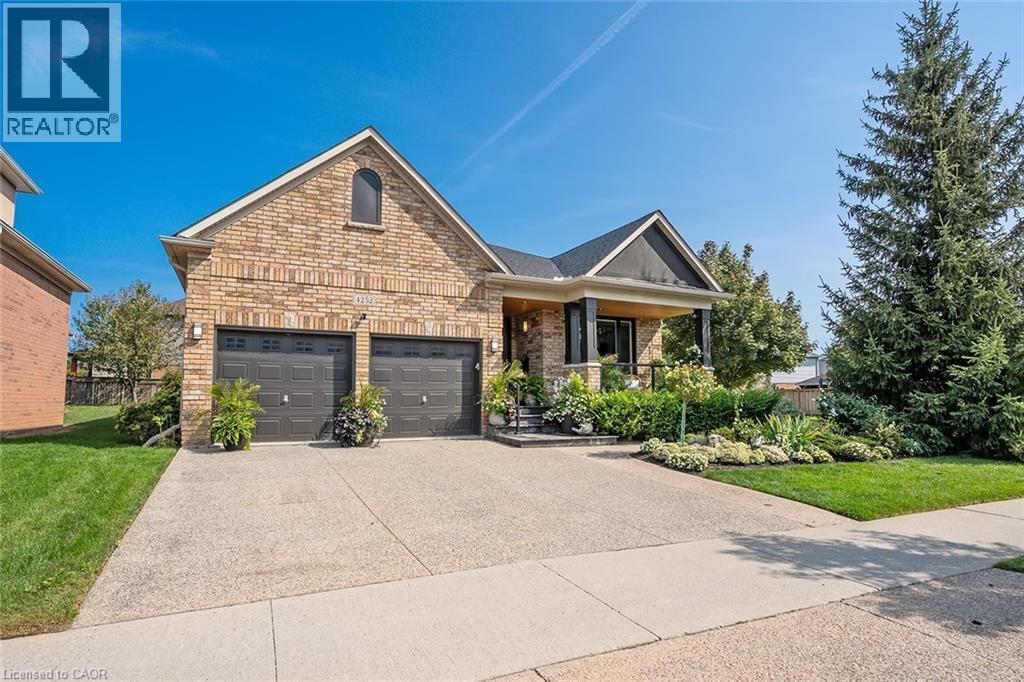 4252 Sarazen Drive, Burlington, ON - Outdoor