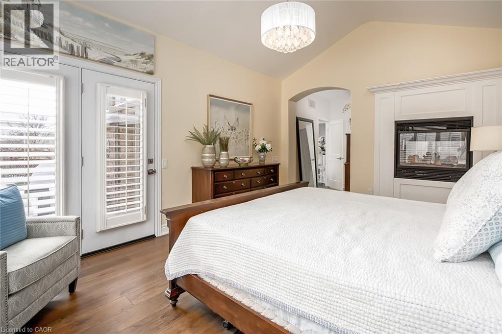 4252 Sarazen Drive, Burlington, ON - Indoor Photo Showing Bedroom