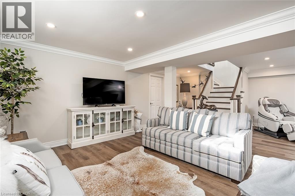 4252 Sarazen Drive, Burlington, ON - Indoor Photo Showing Living Room