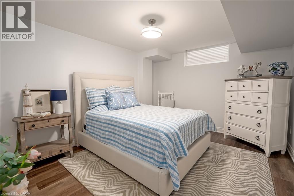 4252 Sarazen Drive, Burlington, ON - Indoor Photo Showing Bedroom