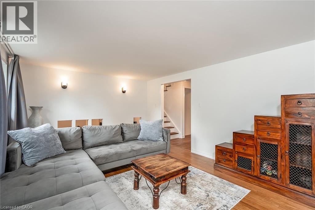 406 Oakwood Drive, Burlington, ON - Indoor Photo Showing Living Room