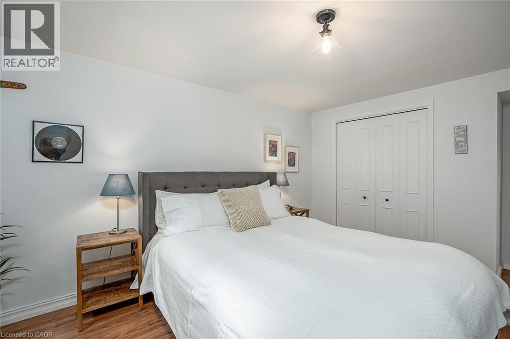 406 Oakwood Drive, Burlington, ON - Indoor Photo Showing Bedroom