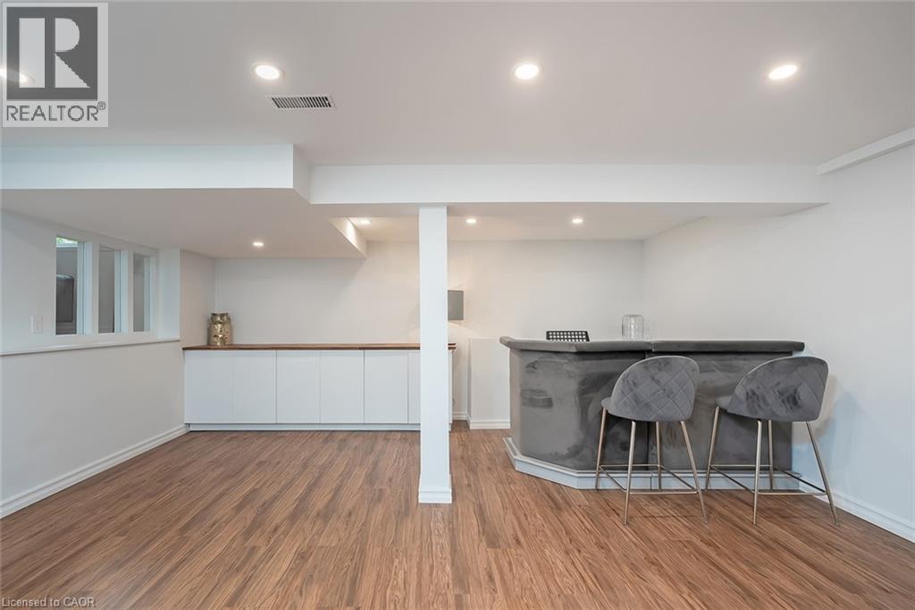 406 Oakwood Drive, Burlington, ON - Indoor Photo Showing Other Room