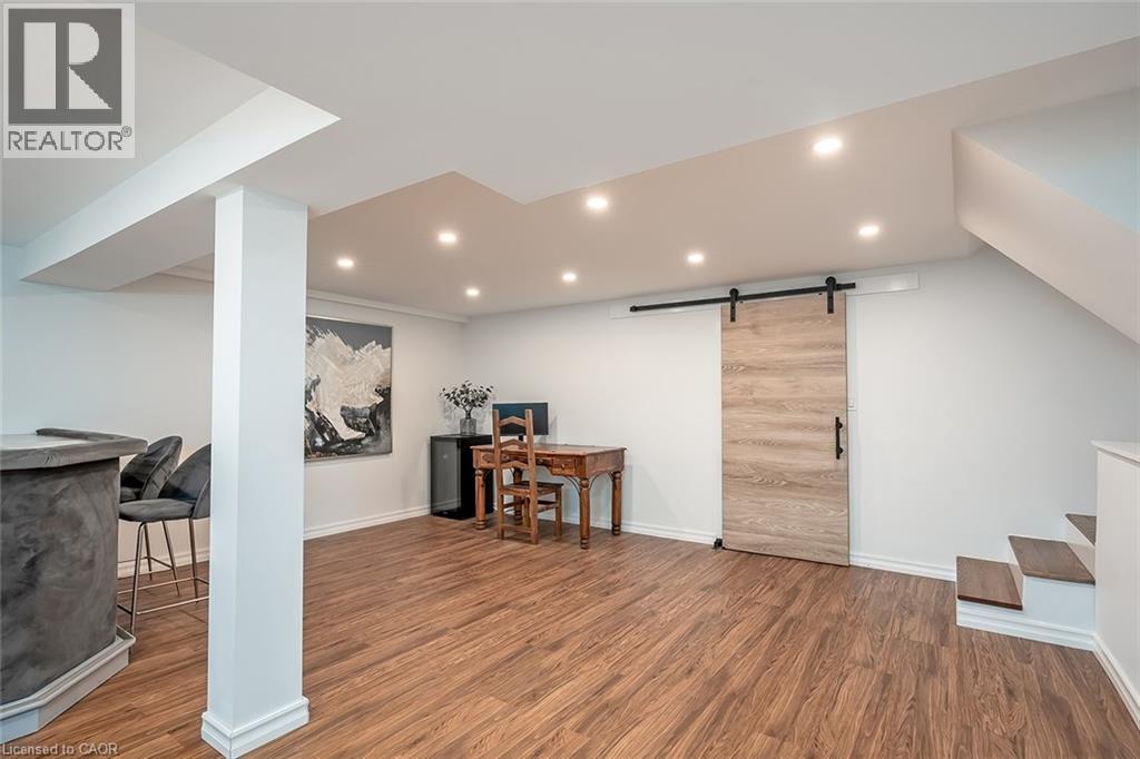 406 Oakwood Drive, Burlington, ON - Indoor