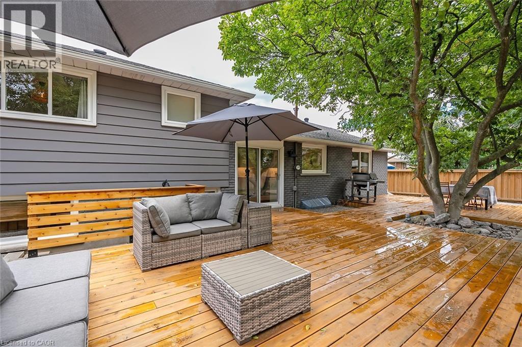 406 Oakwood Drive, Burlington, ON - Outdoor With Deck Patio Veranda With Exterior