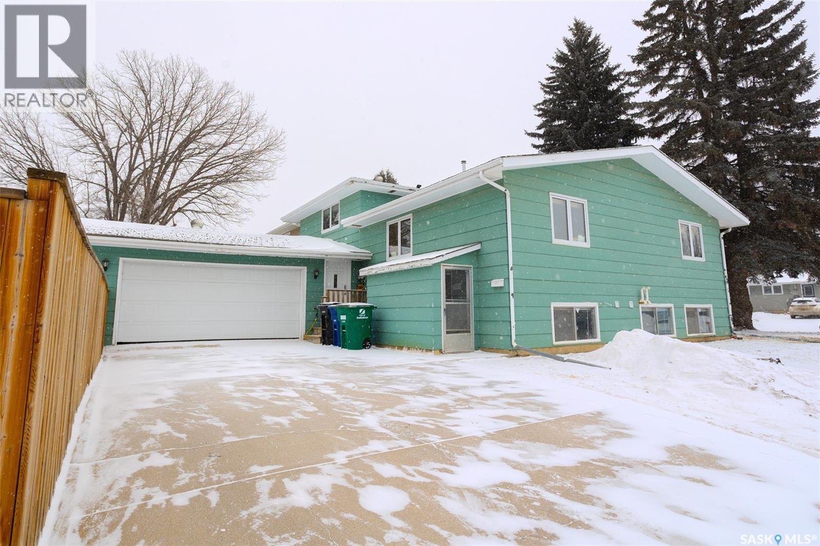 60 Clark Crescent, Saskatoon, SK - Outdoor