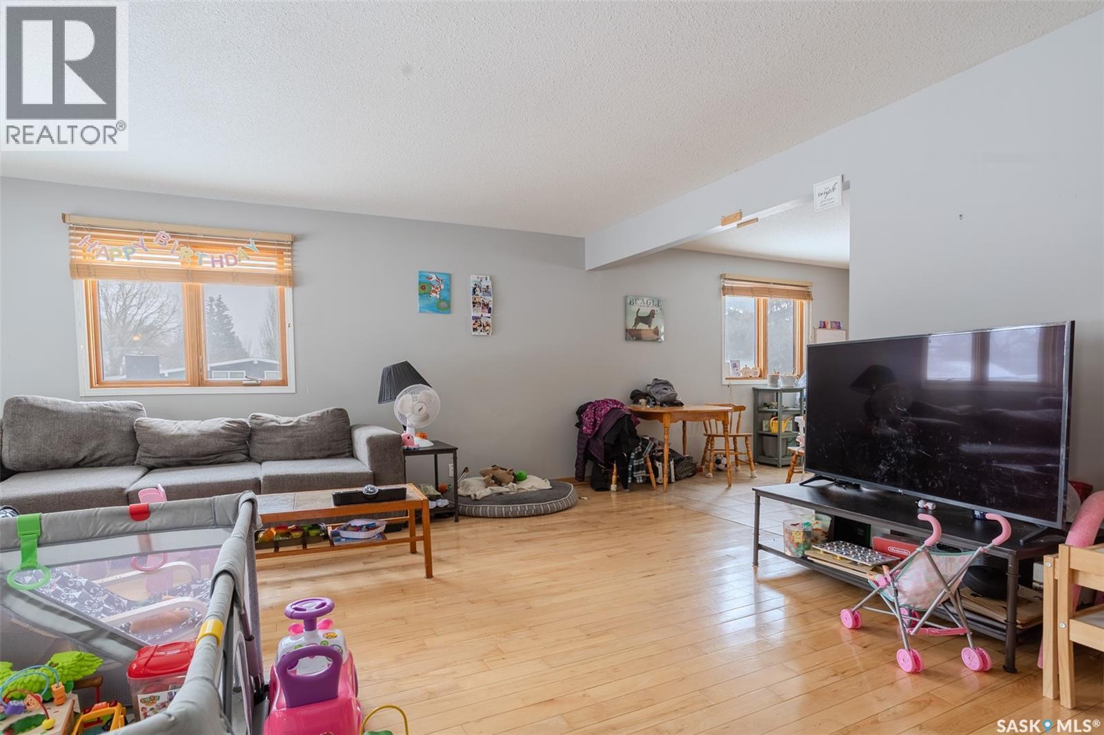60 Clark Crescent, Saskatoon, SK - Indoor Photo Showing Living Room