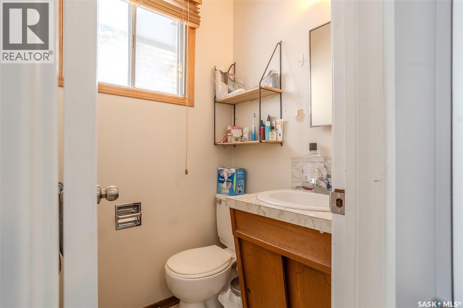 60 Clark Crescent, Saskatoon, SK - Indoor Photo Showing Bathroom
