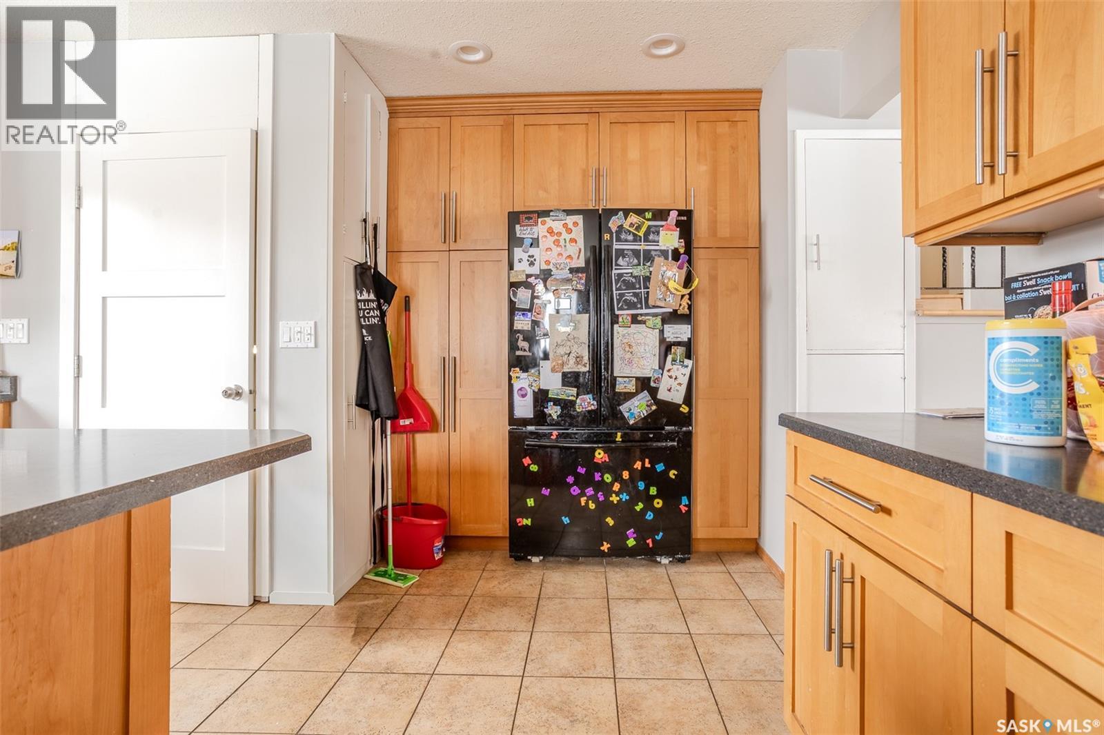 60 Clark Crescent, Saskatoon, SK - Indoor Photo Showing Kitchen
