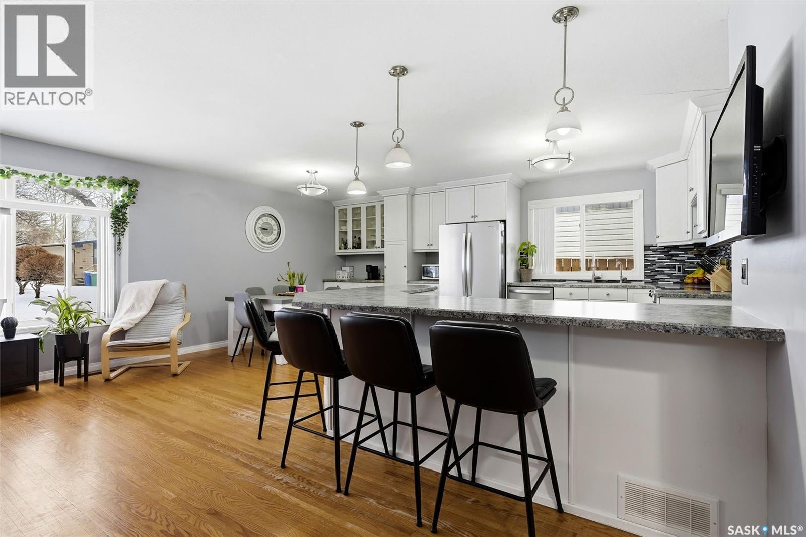 108 Matheson Crescent, Regina, SK - Indoor Photo Showing Kitchen With Upgraded Kitchen