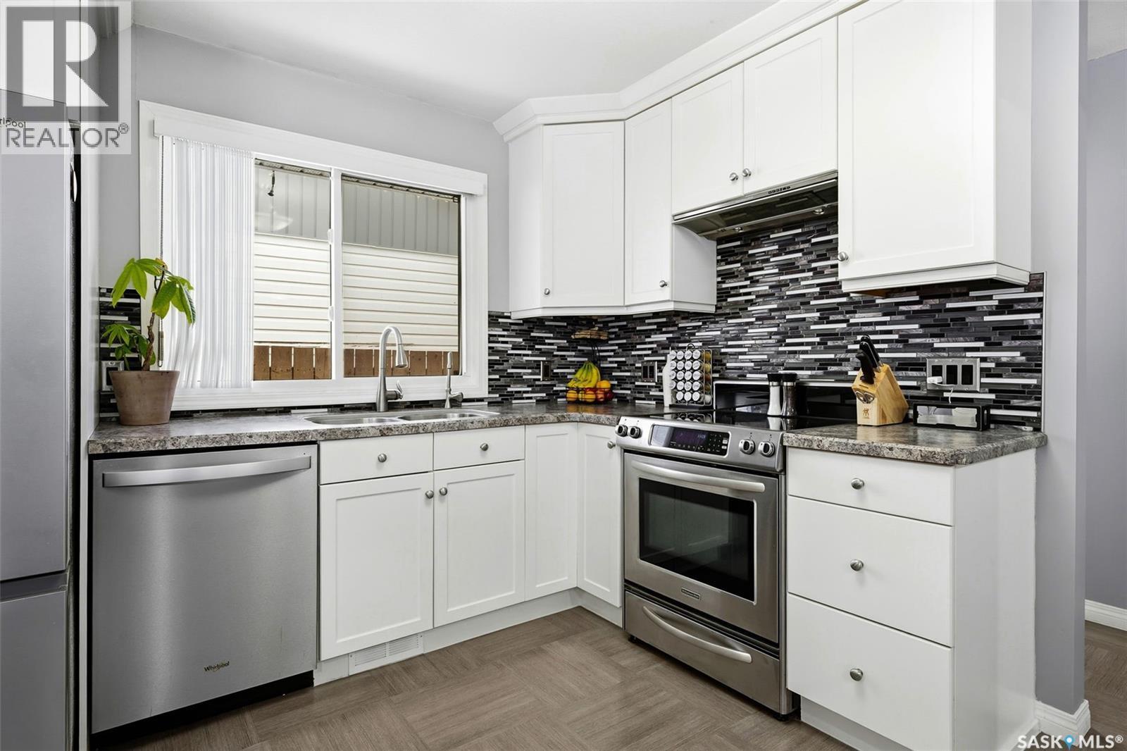 108 Matheson Crescent, Regina, SK - Indoor Photo Showing Kitchen With Stainless Steel Kitchen