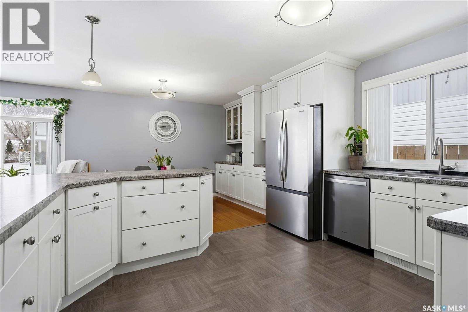 108 Matheson Crescent, Regina, SK - Indoor Photo Showing Kitchen With Stainless Steel Kitchen