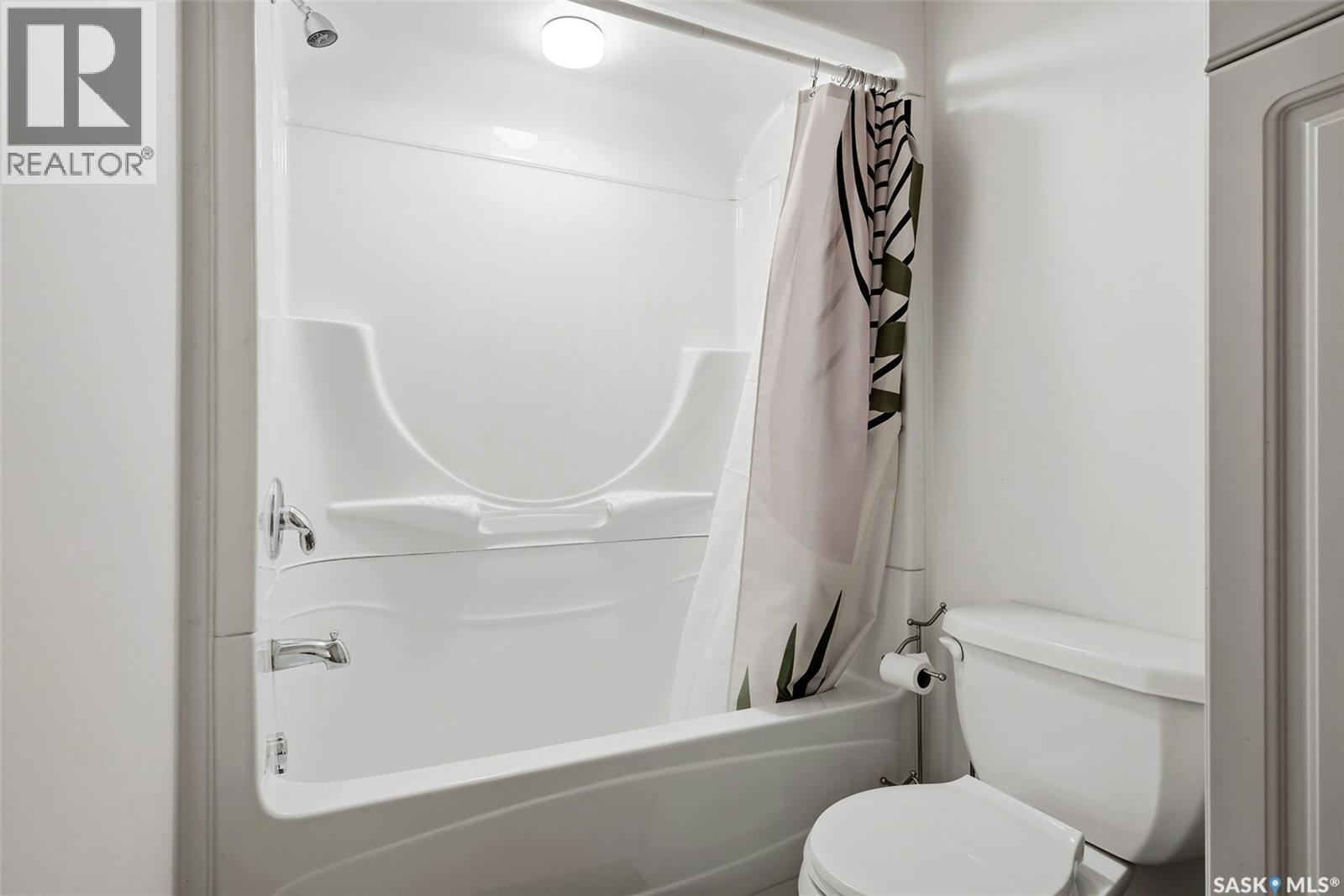 108 Matheson Crescent, Regina, SK - Indoor Photo Showing Bathroom