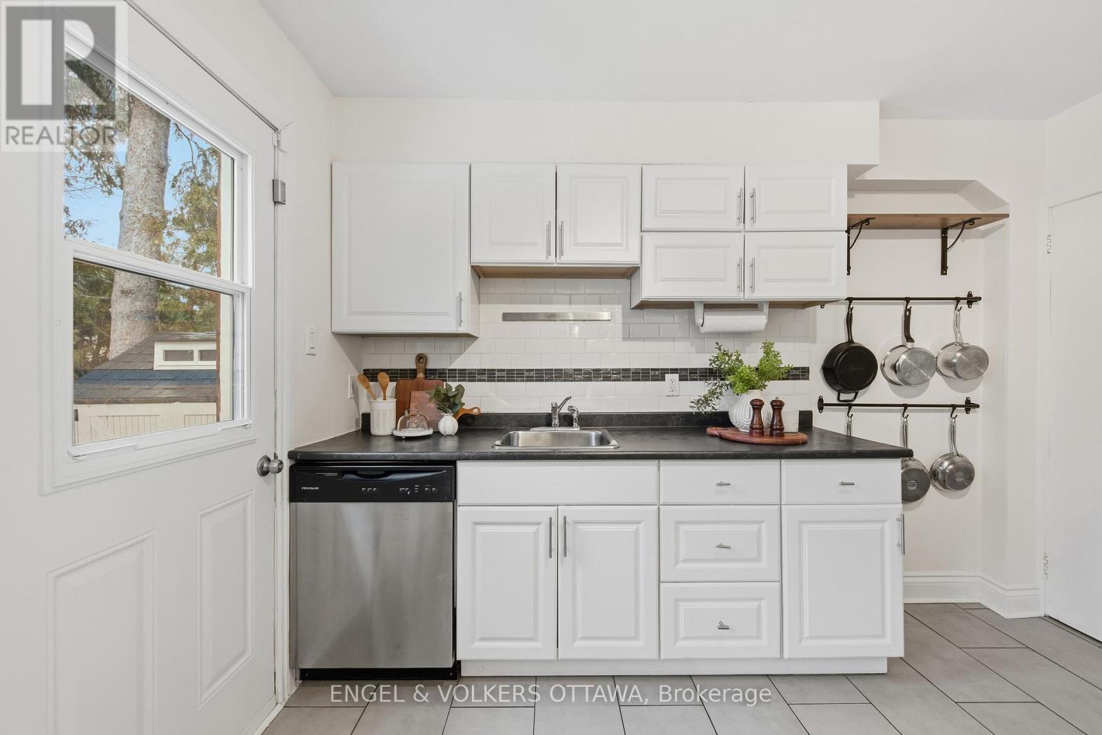 483 Prince Albert Street, Ottawa, ON - Indoor Photo Showing Kitchen