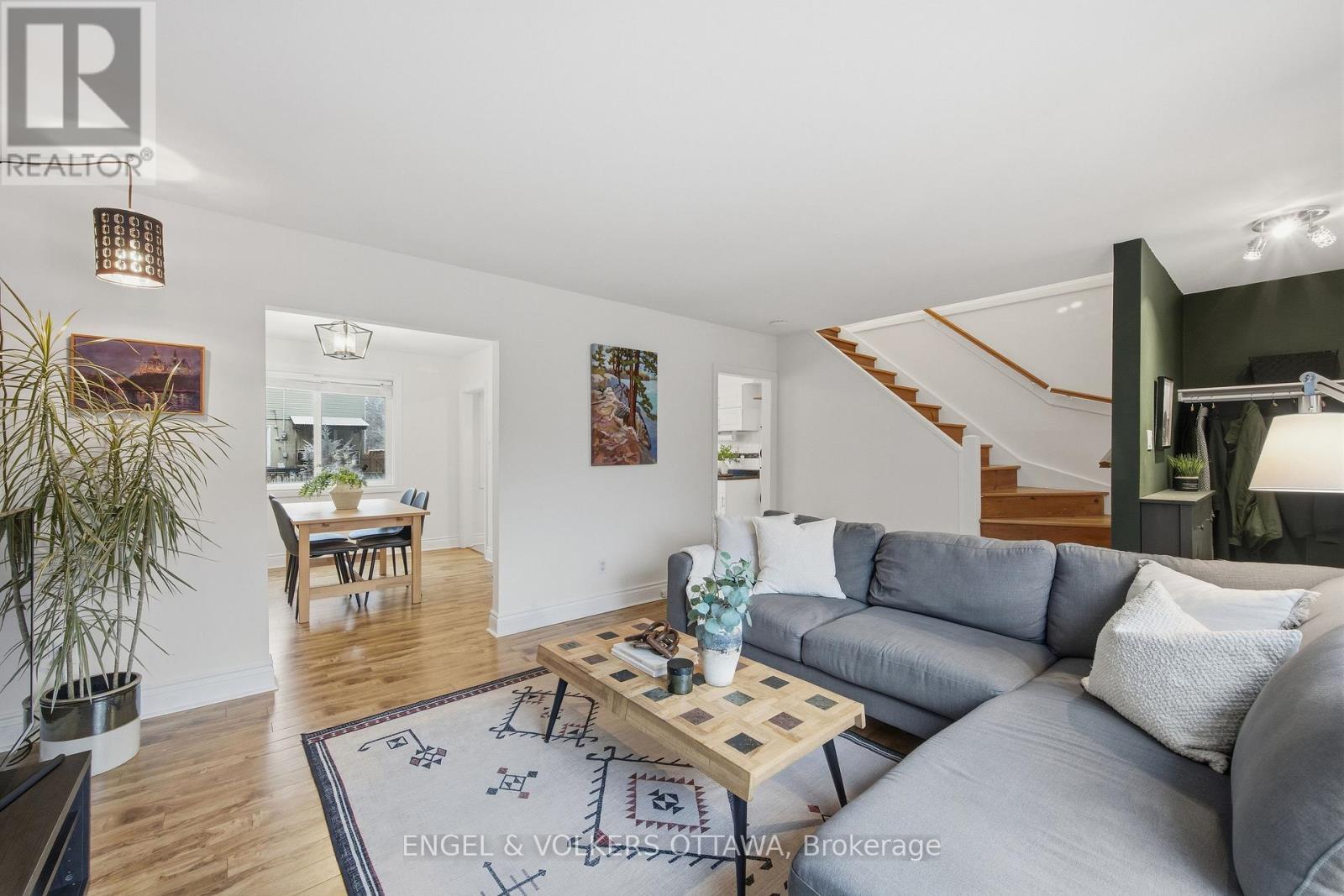 483 Prince Albert Street, Ottawa, ON - Indoor Photo Showing Living Room