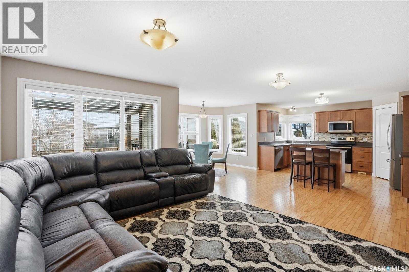 3286 Mcclocklin Road, Saskatoon, SK - Indoor Photo Showing Living Room