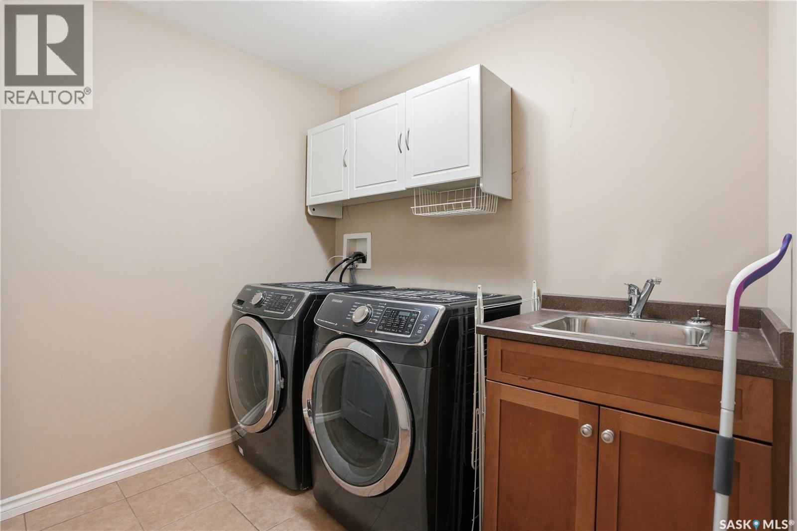 3286 Mcclocklin Road, Saskatoon, SK - Indoor Photo Showing Laundry Room