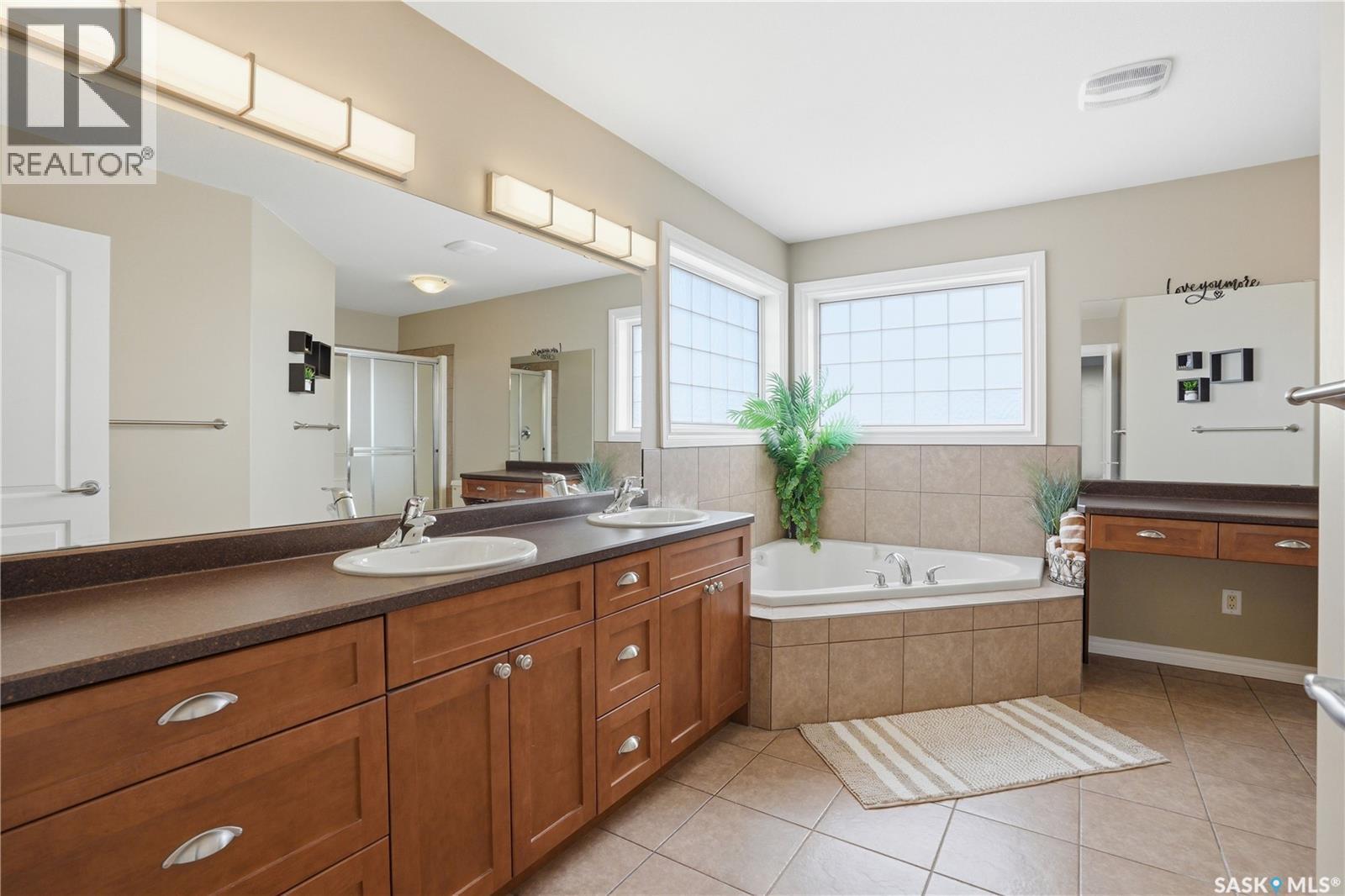 3286 Mcclocklin Road, Saskatoon, SK - Indoor Photo Showing Bathroom