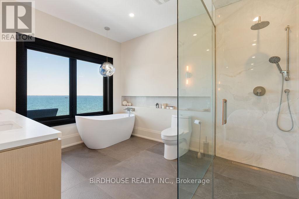16 & 20 Garden Gate, Brock, ON - Indoor Photo Showing Bathroom