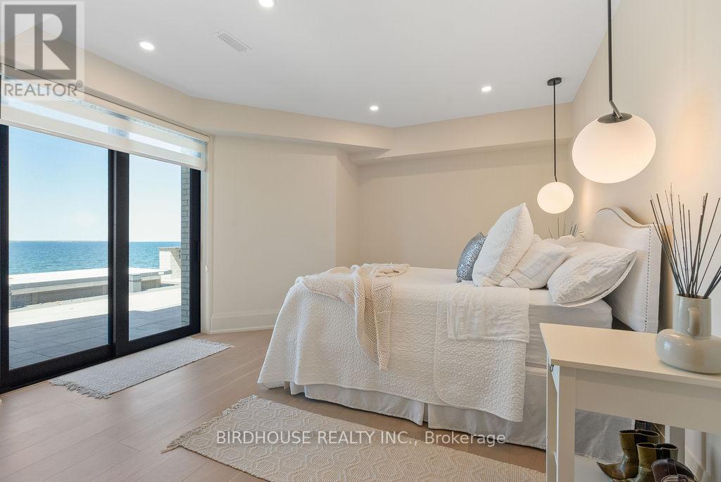 16 & 20 Garden Gate, Brock, ON - Indoor Photo Showing Bedroom