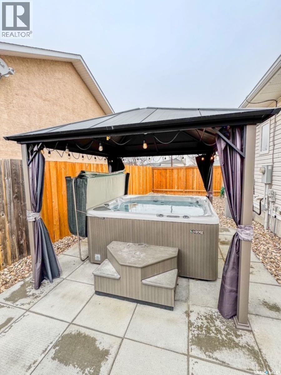 520 Palliser Drive, Swift Current, SK - Outdoor With Exterior