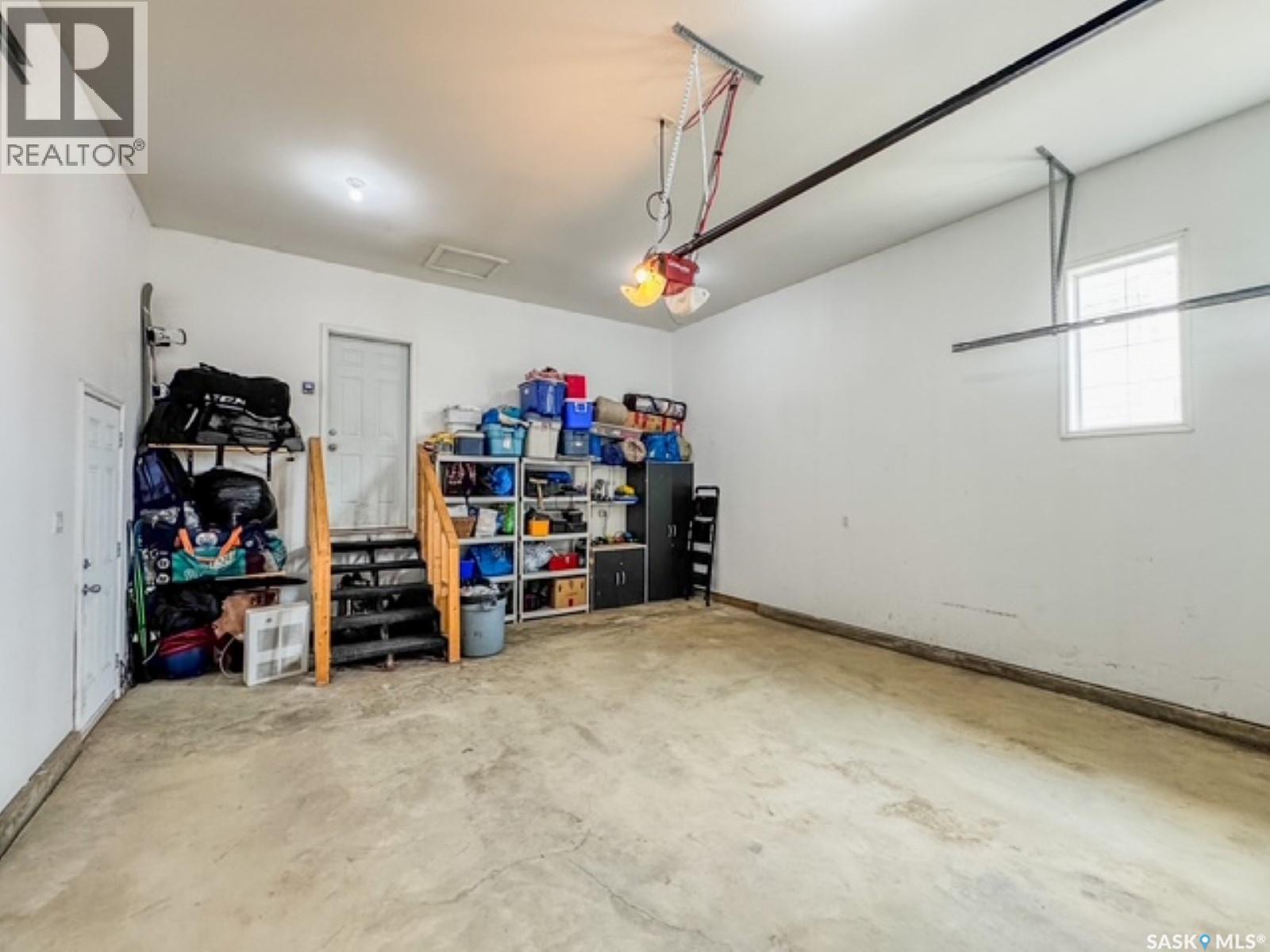 520 Palliser Drive, Swift Current, SK - Indoor Photo Showing Garage