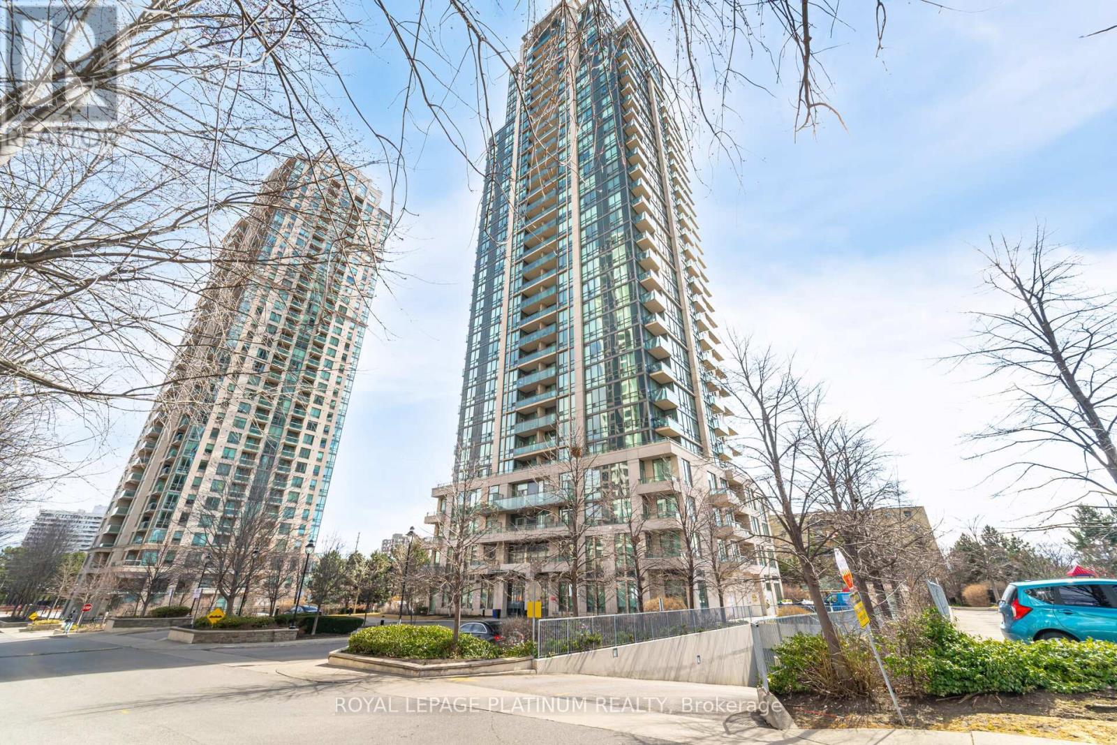 510 - 3515 Kariya Drive, Mississauga, ON - Outdoor With Facade