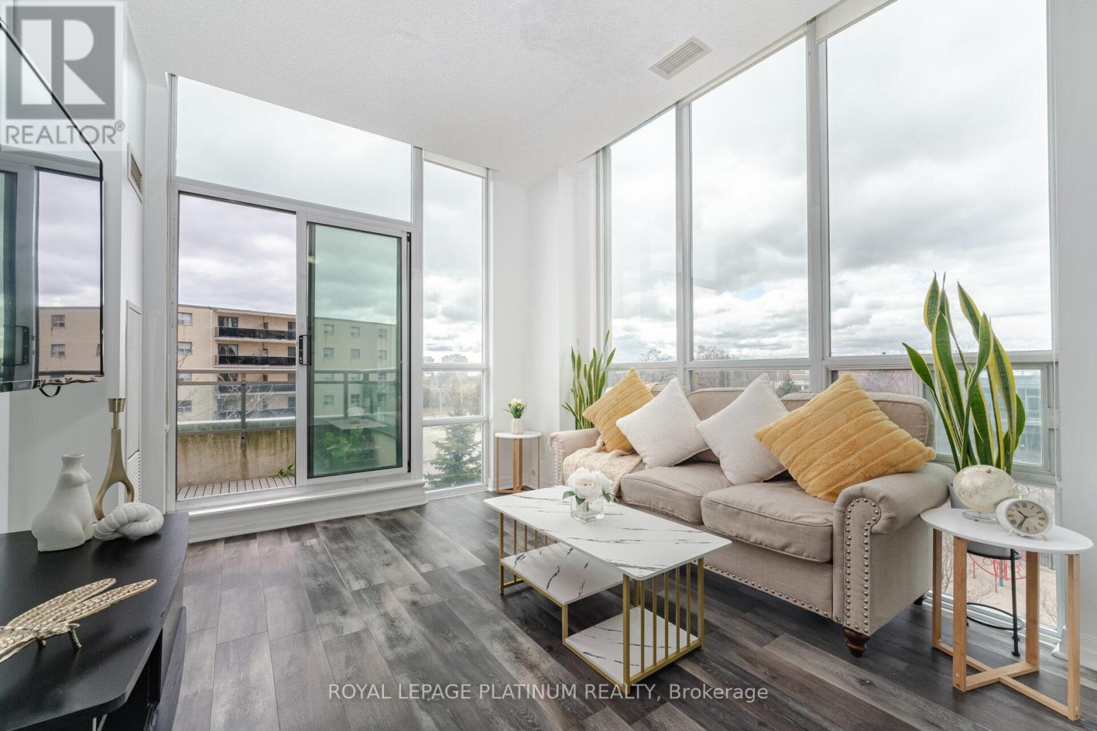 510 - 3515 Kariya Drive, Mississauga, ON - Indoor Photo Showing Living Room