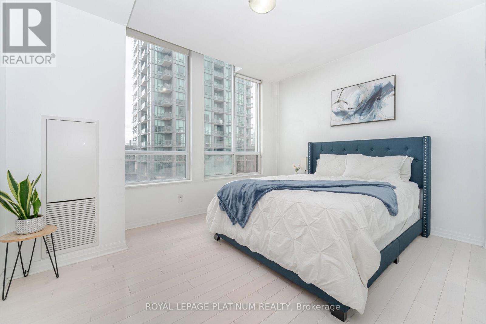510 - 3515 Kariya Drive, Mississauga, ON - Indoor Photo Showing Bedroom