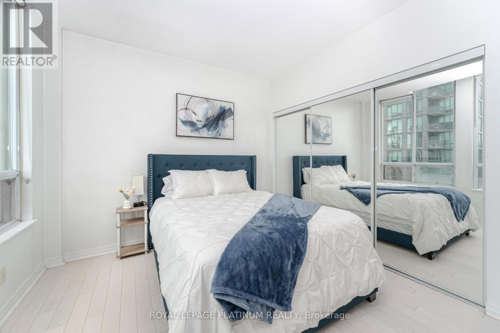 510 - 3515 Kariya Drive, Mississauga, ON - Indoor Photo Showing Bedroom