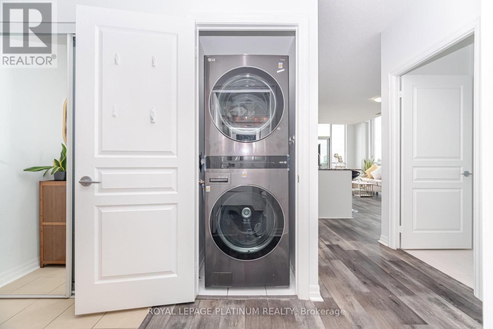 510 - 3515 Kariya Drive, Mississauga, ON - Indoor Photo Showing Laundry Room