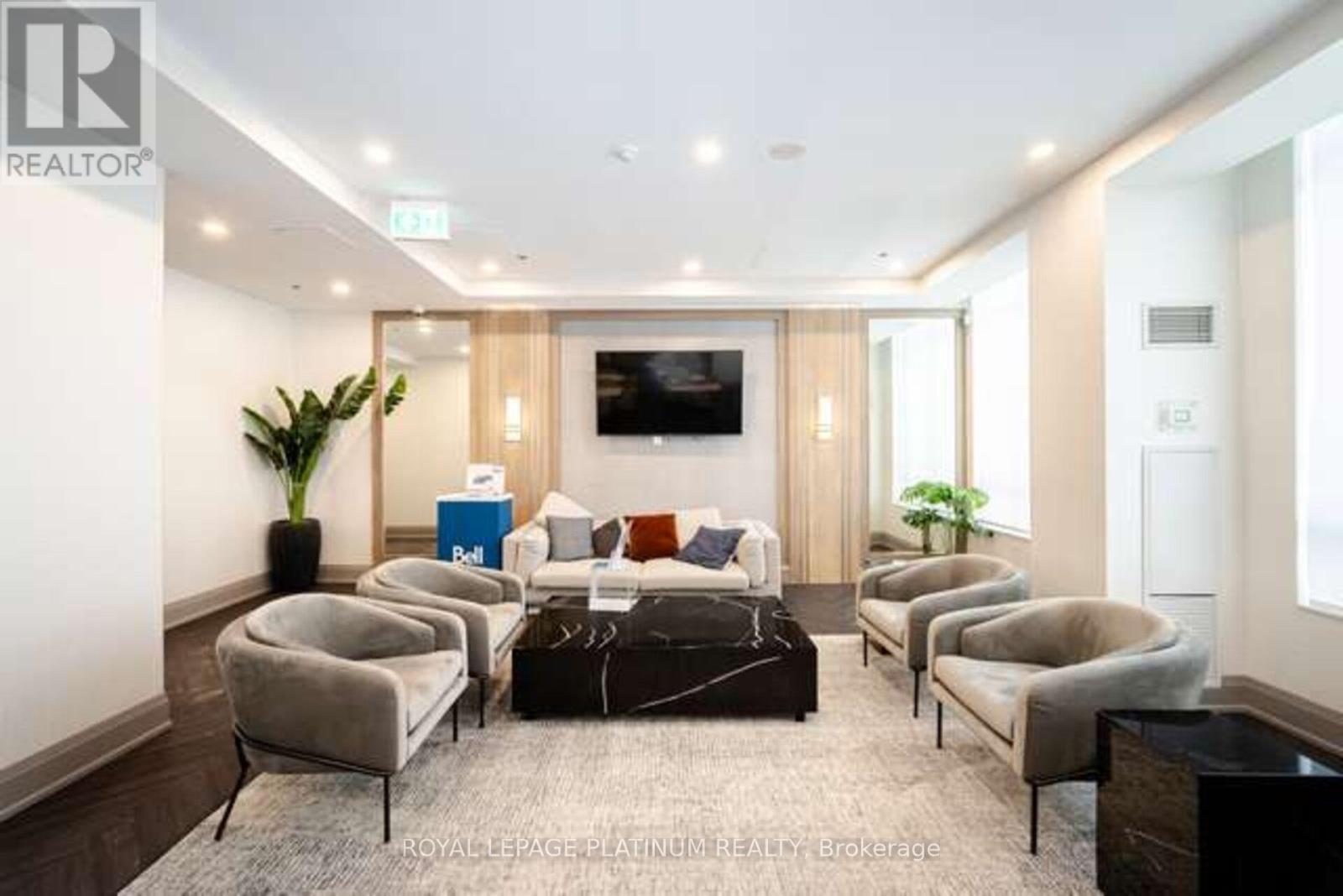 510 - 3515 Kariya Drive, Mississauga, ON - Indoor