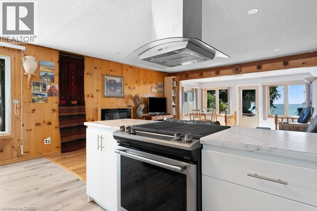 2592 Lakeshore Road, Dunnville, ON - Indoor Photo Showing Kitchen