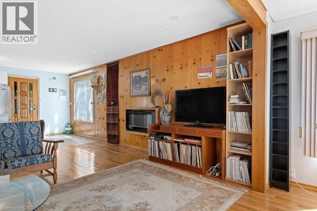 2592 Lakeshore Road, Dunnville, ON - Indoor Photo Showing Living Room With Fireplace
