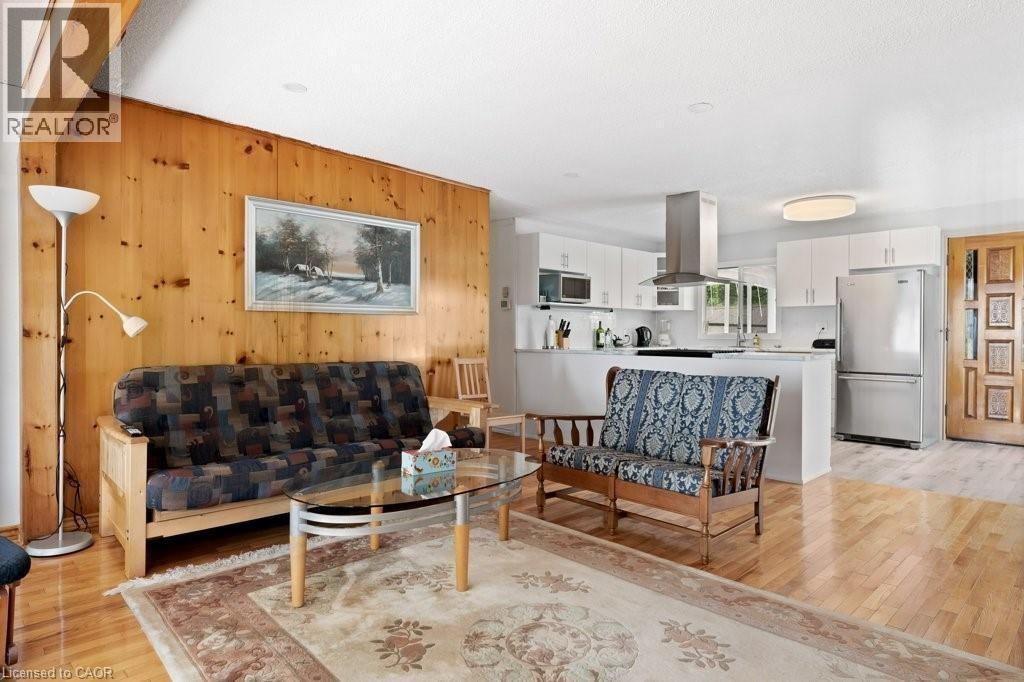 2592 Lakeshore Road, Dunnville, ON - Indoor Photo Showing Living Room
