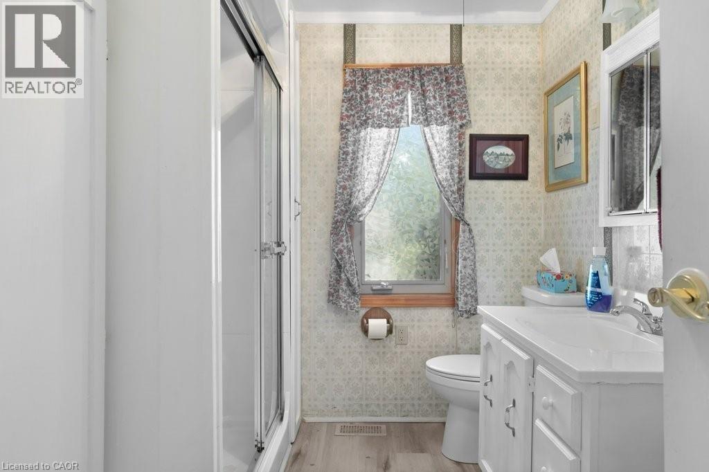 2592 Lakeshore Road, Dunnville, ON - Indoor Photo Showing Bathroom