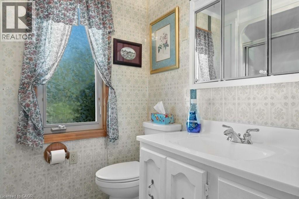 2592 Lakeshore Road, Dunnville, ON - Indoor Photo Showing Bathroom