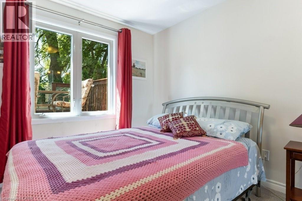 2592 Lakeshore Road, Dunnville, ON - Indoor Photo Showing Bedroom