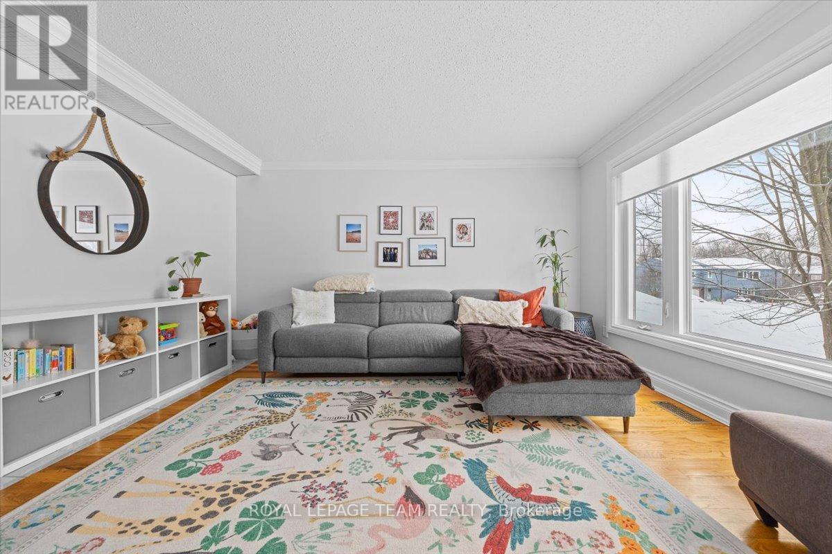 2795 Flannery Drive, Ottawa, ON - Indoor Photo Showing Bedroom
