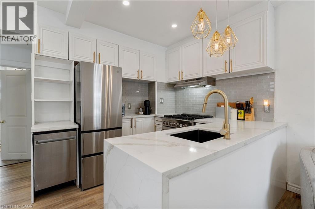 67 Glendale Avenue N, Hamilton, ON - Indoor Photo Showing Kitchen With Stainless Steel Kitchen With Upgraded Kitchen