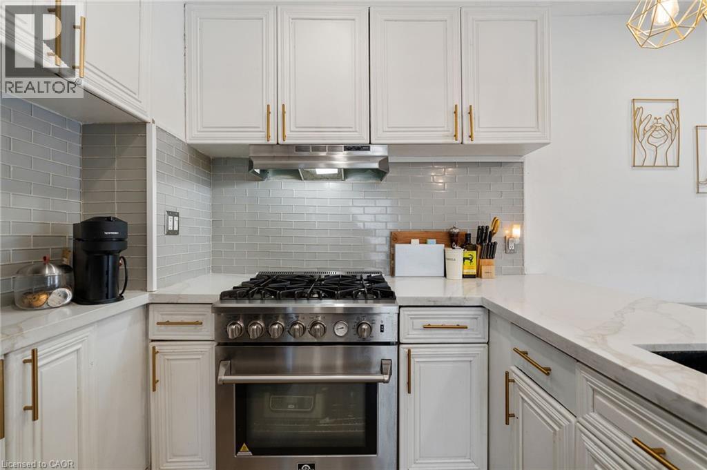 67 Glendale Avenue N, Hamilton, ON - Indoor Photo Showing Kitchen With Upgraded Kitchen
