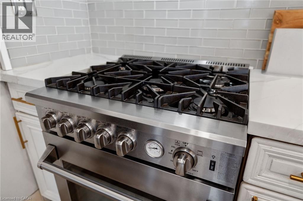 67 Glendale Avenue N, Hamilton, ON - Indoor Photo Showing Kitchen