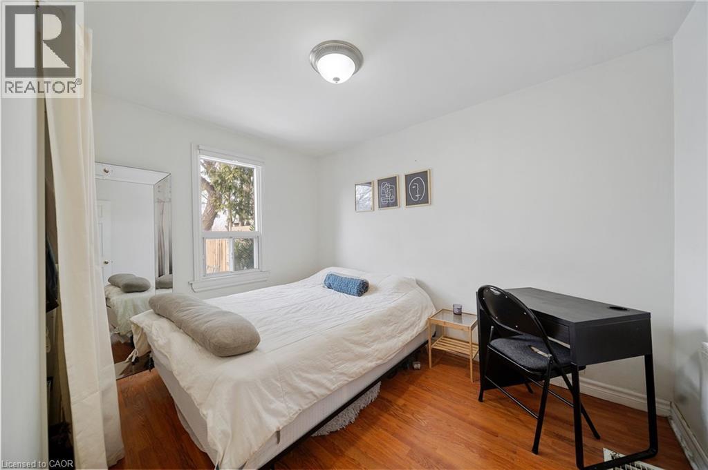 67 Glendale Avenue N, Hamilton, ON - Indoor Photo Showing Bedroom
