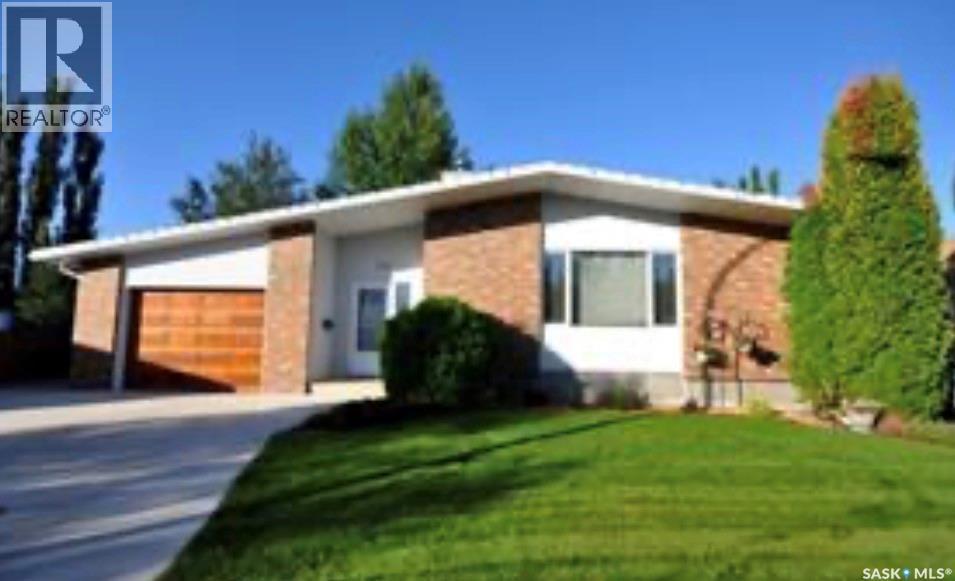 302 Bentham Crescent, Saskatoon, SK - Outdoor