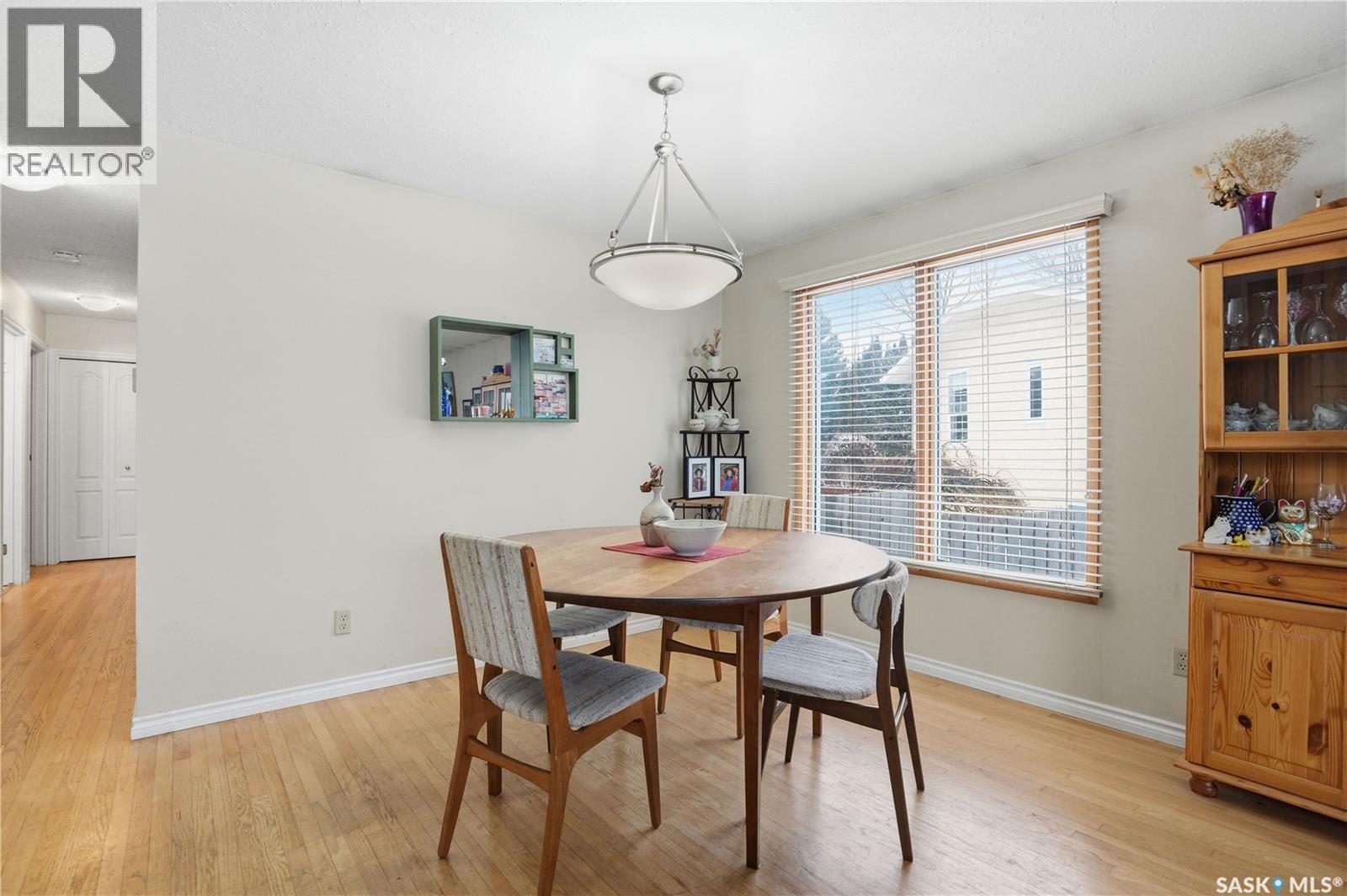 302 Bentham Crescent, Saskatoon, SK - Indoor Photo Showing Dining Room