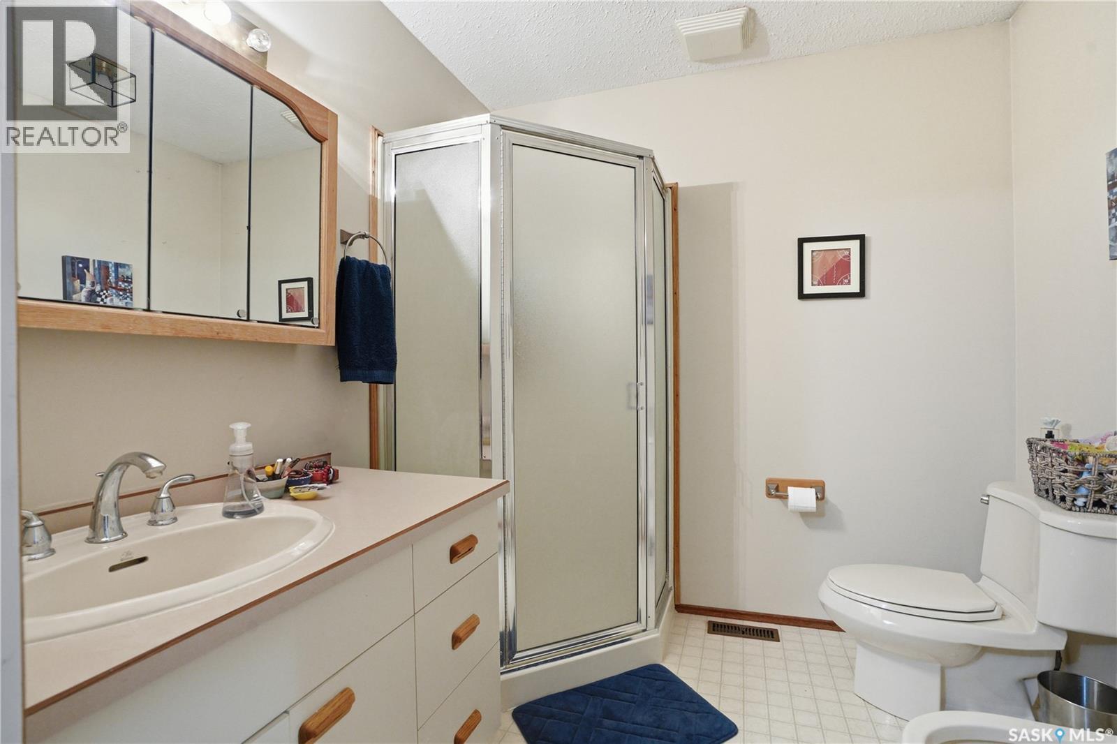 302 Bentham Crescent, Saskatoon, SK - Indoor Photo Showing Bathroom