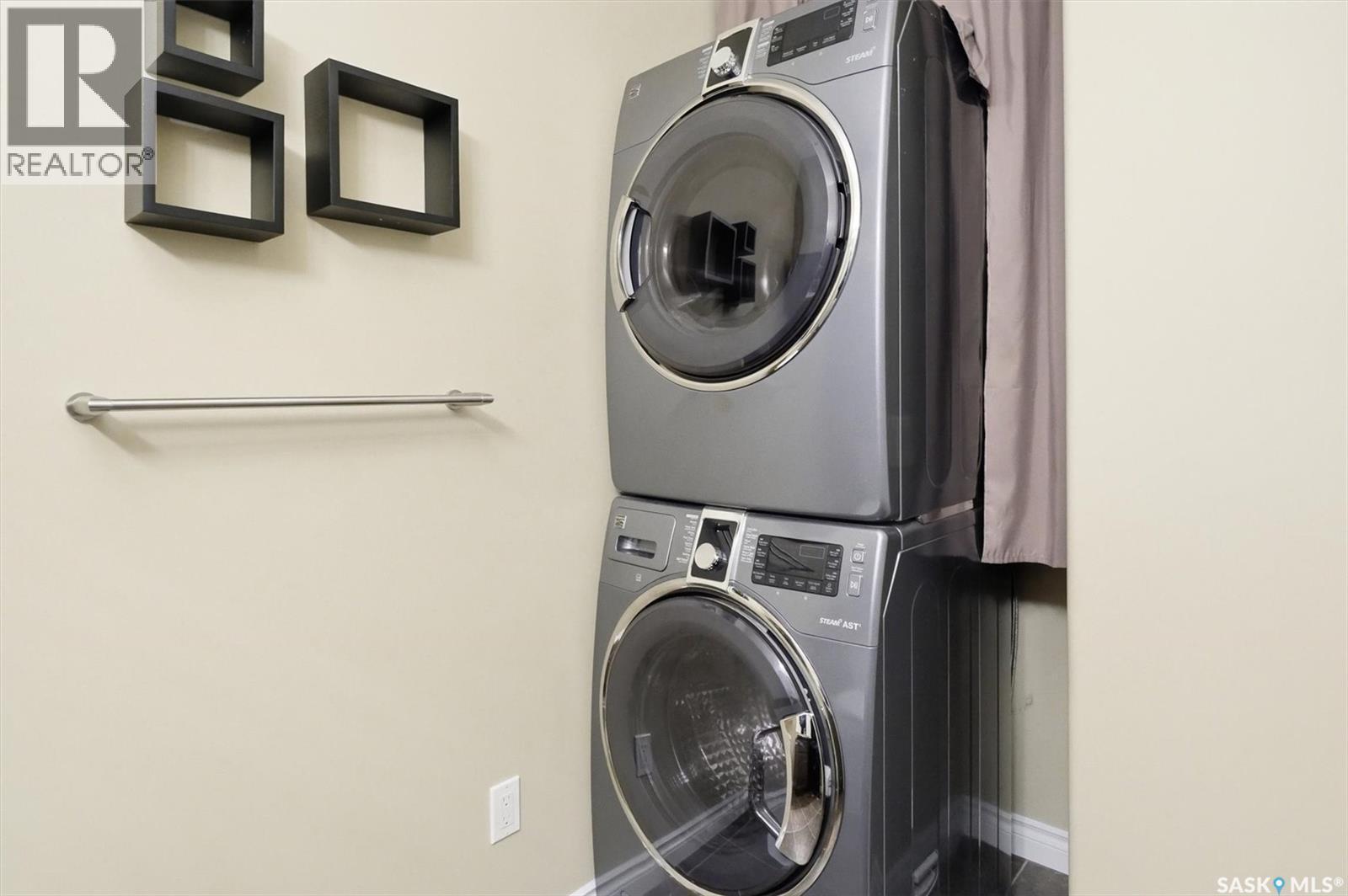 31 100 Brooklyn Lane, Warman, SK - Indoor Photo Showing Laundry Room