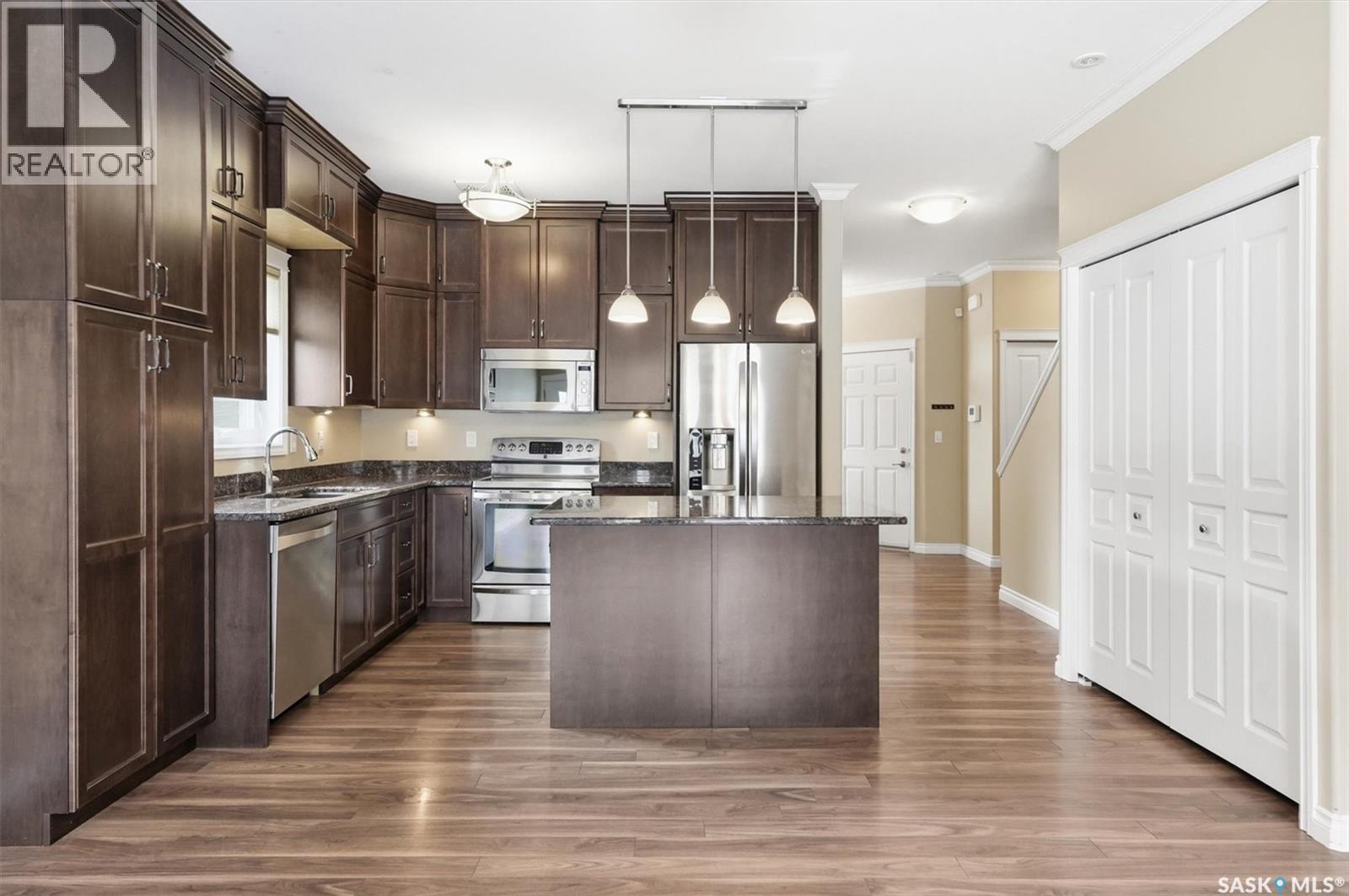 31 100 Brooklyn Lane, Warman, SK - Indoor Photo Showing Kitchen With Stainless Steel Kitchen With Upgraded Kitchen