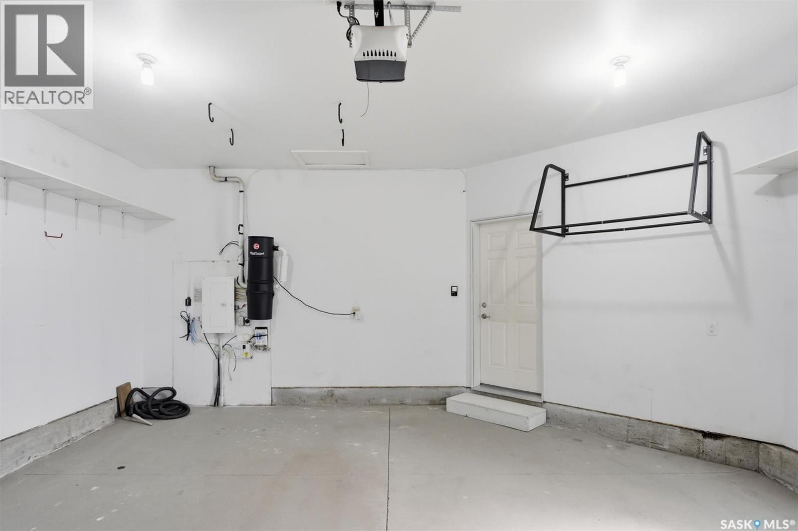 31 100 Brooklyn Lane, Warman, SK - Indoor Photo Showing Garage